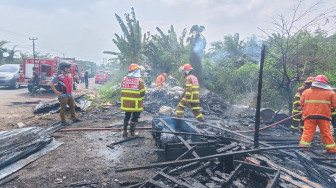 Rumah Sekaligus Tempat Pengumpul Barang Bekas Terbakar, Diduga Ulah Orang Gila